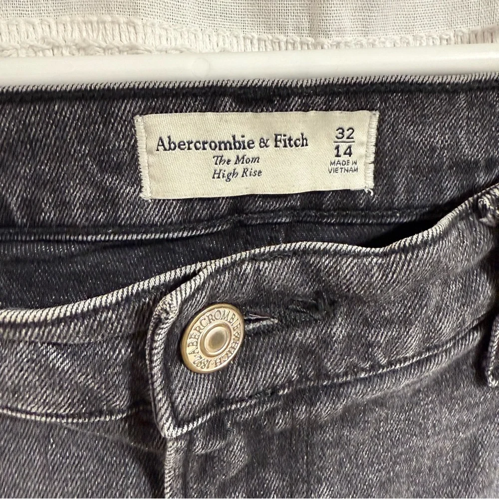 Abercrombie & Fitch Black Mom High Rise Jeans - Picture 2 of 6